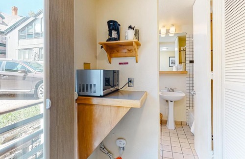 West End House | Aspen Mountain Lodge 210
