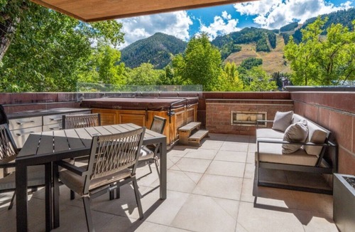 Downtown House | Aspen Penthouse | Rooftop Hot Tub & Mountain Views