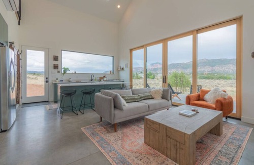 New Harmony Apartment | Astoa Etxea: Peaceful Desert Retreat Near Zion - Long-term Stay