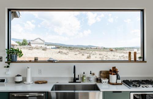 New Harmony House | Astoa Etxea - Peaceful Retreat Near Zion