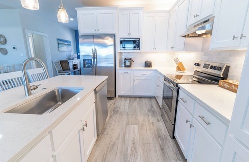 East End House | August 2026 Big Savings! GOLF CART, Pool Heat/Chill Option, 4BR/4BA