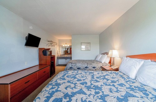 Aurora Hotel | Aurora Adventure Base: 2 Separate Units, Walkable Town, Easy Highway Access