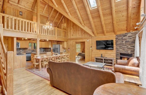 Briar Crest Woods Cabin | Authentic Pocono Log Cabin | Hot Tub | Lake Access