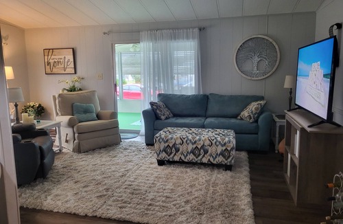 Silver Lake House | AVAILABLE - 2BR-2BA in Silver Lake of The Villages w Golf Cart