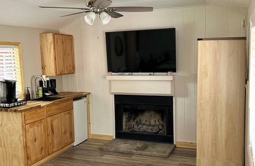 Red River Cabin | Baby Bear's Bunkhouse - 400sf cabin in the heart of Red River