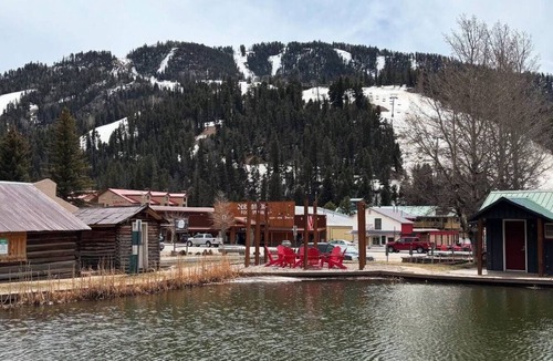 Red River Cabin | Baby Bear's Bunkhouse - 400sf cabin in the heart of Red River
