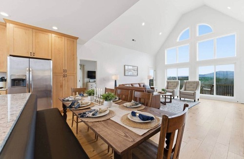 Calhoun House | *Back2School* Peaceful Private Mountain View Home