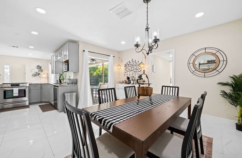 Fort Lauderdale House | Backyard Oasis Waterfront Pool Paddle Board
