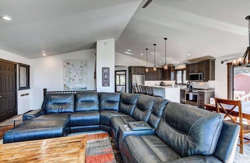 Estes Park House | Baldpate Home - Premier Mountain Views & Hot Tub!