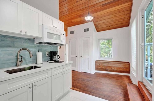 Sailboat Bend Apartment | Bamboo Tropical Oasis Studio with Pool