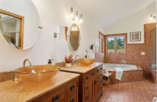 Parker House | Bayou Hills BnB