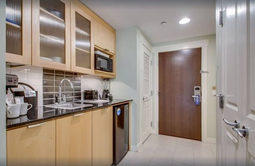 Baytowne Wharf Condo | Baytowne Wharf Luxury Studio in Bahia, With Golf Cart!