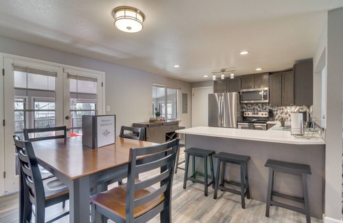 Lamar Heights Area House | BBQ, Hot Tub, Patio, Sunroom + Games!