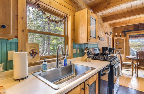 Black Hawk Cabin | BBQs, Hikes & Fireside Nights: Cabin in Black Hawk