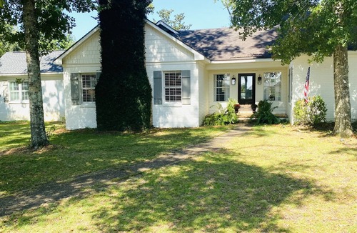 Daphne House | Beach access, in historic Montrose area, directly across from Mobile Bay