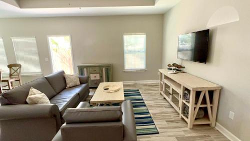 Laguna Beach House | Beach Haven One Block to Bch Sleeps Six Dog OK