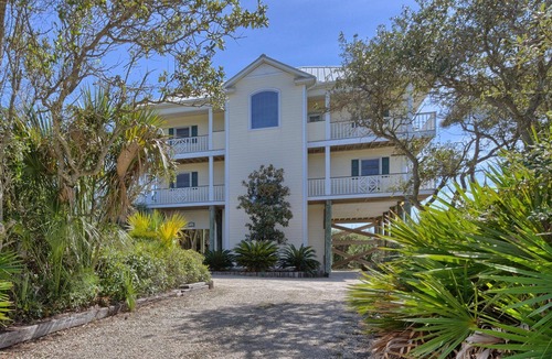 Treasure Beach Village House | Beachfront - Community Pool/Pickleball Access!