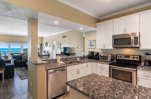 Redington Shores Condo | Beachfront Getaway at San Remo 207 | Renovated 3BR Condo with Pool & Gulf Views in Redington Shores