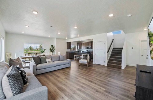 Sweetwater House | Beacon Point W/Private Hot Tub Sleeps 18 + Arcade and Ideal Beach Access!