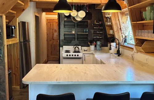 Meadow View Heights Cabin | Beautiful 3-bedroom cabin in peaceful Duck Creek Village