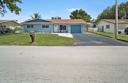 Palm Aire Village West House | Beautiful 4-bedroom House With Heated Swimming Pool & Spa