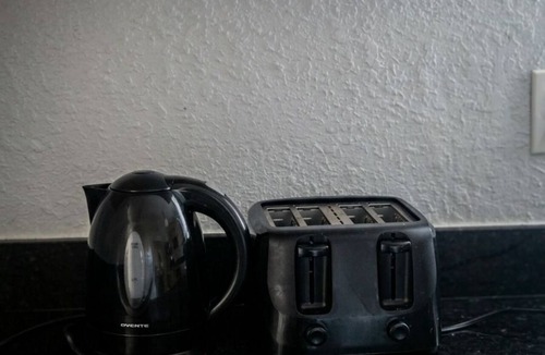 West Park House | Beautiful 5-bedroom house in tranquil West Park with AC