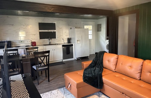 Ozark House | Beautiful Bungalow - 20 mins from Fort Rucker