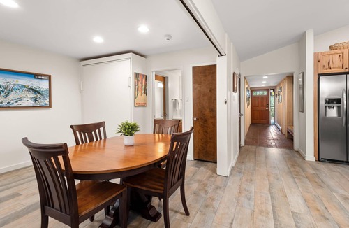 Snowmass Village Condo | Beautiful Condo in Snowmass Village! Balcony W/Views, Pool, HT, Gas FP, Elevator & Access to Trails