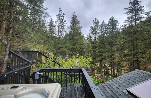 Evergreen Cottage | Beautiful Creekside Cabin, Hot Tub, No Pets, near Red Rocks, King Bed, Licensed!
