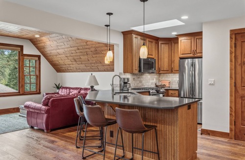 English point House | Beautiful Guest House/Private/near Silverwood