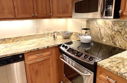 Aspen Condo | Beautiful modern Aspen Core Condo- 2 Bed 2 Bath, AC, pool and hot tub