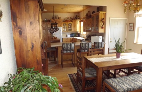 Montrose House | Beautiful Mountain Views on Loghill Mesa. Stay 7 nights, get 13 % discount.