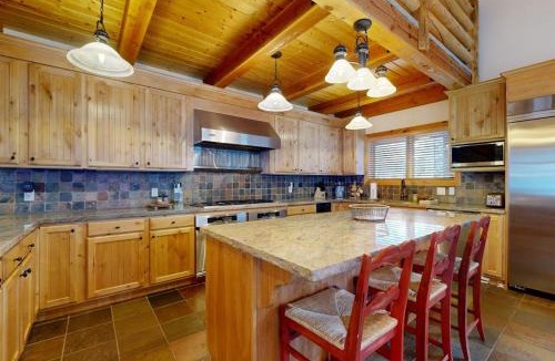 Salt Lake Mountain Resorts House | Beautiful ski chalet with gourmet kitchen theater room & private hot tub