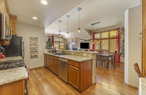Estes Park House | Beautiful Townhome near Thompson River w/Hot tub, Theater room, EV Charger, AC