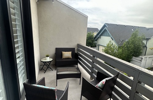 Daybreak House | Beautiful Townhouse !