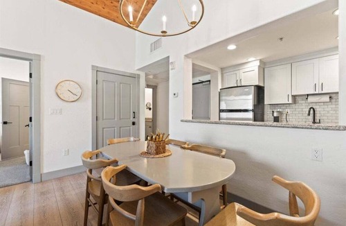 Midway Villa | Beautiful updated Villa w/Resort Amenities & Holistic Body Services Villa 3023-2