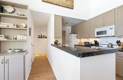 Avon House | Beautiful views from Avon Condo right on Nottingham Lake!