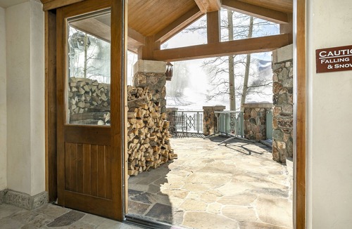 Highlands Townhomes Condo | Beaver Creek's best ski in ski out- McCoy Peak lodge