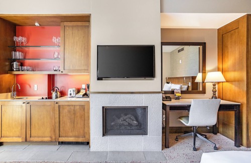 Avon Condo | Beaver Creek Solace | Studio w/Resort Pool + Hot Tub | Premier Avon Location