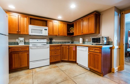 Silver Summit House | Bella Vista | Sleeps 21 · Hot Tub · Mountain Views