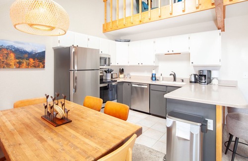 Wildernest Condo | Bike & Hike Trails | Mtn & Lake Views