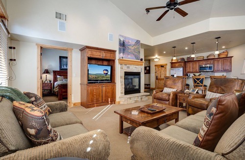 Steamboat Springs Condo | BL6302 | Top Floor with Stellar Views | Short Walk to Mtn | Air Chilling