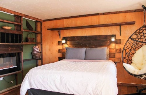 Howard Hotel | Black Bear Lodge 2