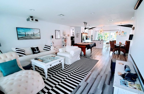 Tropic Palms House | Blue Buddha Beach - Private Pool/Spa & Home Cinema