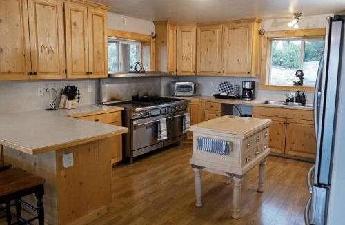 Newcastle House | Blue Mountain Ranch 7 Bedrooms, Sleeps 20
