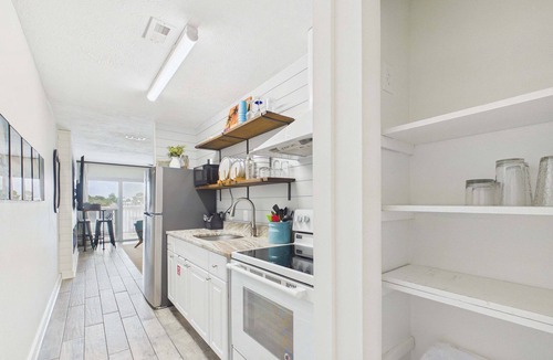 El Centro Beach Condo | Blue Sea 403-Steps to the Beach-Sleeps 6
