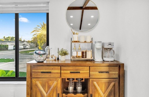 Survey Creek House | Boca Raton Retreat, Heated Pool, Putting Green, Game Room, Near Beach, Sleeps 7