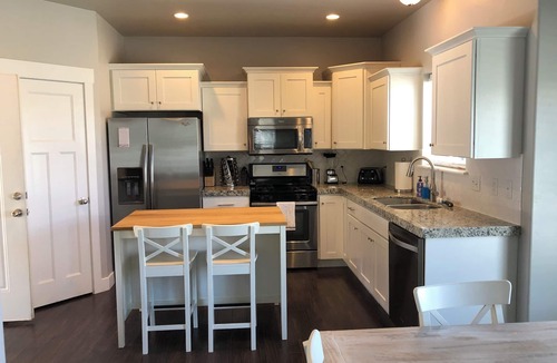 Vineyard House | Book with Confidence! Fun Family home near BYU, UVU & Mountains!