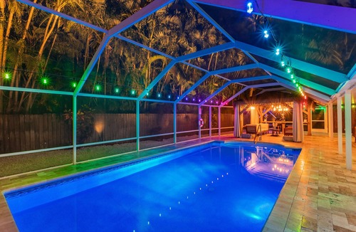 Boynton Beach House | BoyntonBeach Renovated House: Safest Area, Screened Pool, Patio, Bar, Near Beach