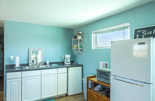 East End Apartment | Brand New! Downtown Loft, Central Location Walking Distance to Beach and Bay!